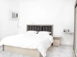 Comfortable & Big Family Apartments 10Mins Drive to Al-Masjid -Nabawi