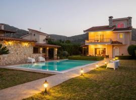 Phoceus Poolfront Grande Villa, βίλα στην Παλαιά Φώκαια