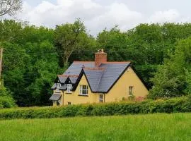 Peacock cottage- Two bedroom country cottage.