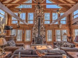 Blue Ridge Bliss- Spacious Cabin, Pets, Hot Tub!, chalet in Blue Ridge