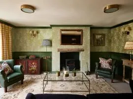 Townhouse Suites- Abbey Row