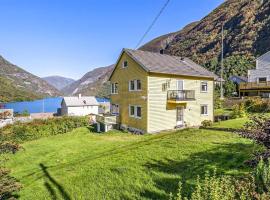 Awesome Apartment In rdalstangen With House A Panoramic View, vacation rental in Årdalstangen