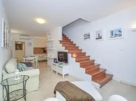 Central Family Apartment - 60 m from the beach