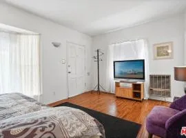 Lovely Studio Apartment located in Santa Monica A