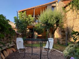 El jazmín de la Fuente casa rural, casa de campo em Guijo de Santa Bárbara