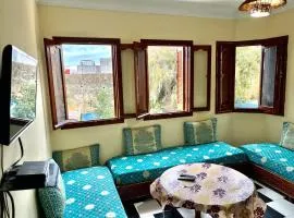 soleado apartamento al lado de la preciosa medina , a 3 minutos de la playa andando I