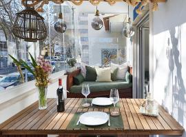 Cozy Beach House São Pedro Estoril、São Pedro do Estorilのホテル