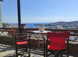 Zenios Andros-Cycladic house overlooking Batsi bay, вариант жилья у пляжа в городе Батси