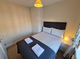 2 Cosy Bedrooms in a 3 Bed Home, hotel v destinaci Tyrrelstown