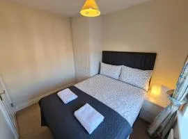 2 Cosy Bedrooms in a 3 Bed Home