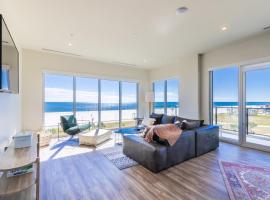 Luxury 4 BR Beachfront Condo with Rooftop Pool Next to the Hangout! GP 303, hotell i Gulf Shores