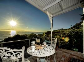 Rocklands Seaside Bed and Breakfast, hotelli kohteessa Simonʼs Town lähellä maamerkkiä Cape Pointin kallioniemeke