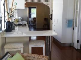 Charming Queeenslander in City Centre, hotel near Cairns Showgrounds, Cairns