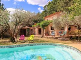 Stunning Home In Generarguese With Private Swimming Pool, Can Be Inside Or Outside، فندق في Générargues