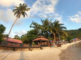 Ombak Dive Resort Perhentian Island، فندق بالقرب من Long Beach، بيرهينتيان