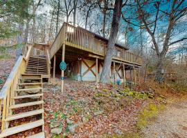 Lake Lucerne - Treehouse Cabin #01, holiday home in Eureka Springs