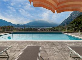 GARNI' FOCI: Riva del Garda şehrinde bir otel