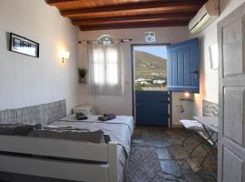 Lovely Studio Apartment For 2 Ppl In Tinos, hotell i Agios Sostis