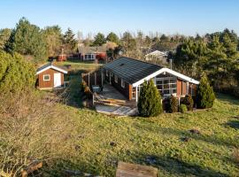 Stunning Home In R&oslash;dby With Sauna, hotel de luxe a R&oslash;dby