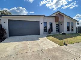 Modern home away from home, holiday home in Mansfield