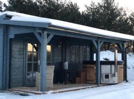 Highland cabin - relaxing hot tub, hotel u gradu Invernes