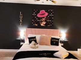 Luxury, 4 Bedroom House, FREE Parking, Borehamwood, hotell i Borehamwood