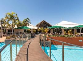 Modern 2 Bed Apartment - Oaks Resort, Cable Beach, hotel a Cable Beach
