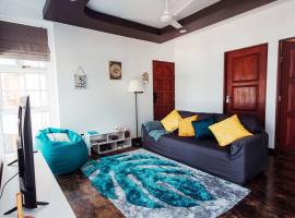 Charming Beachfront 2BR Apartment in Hulhumale’, hotel a Hulhumale