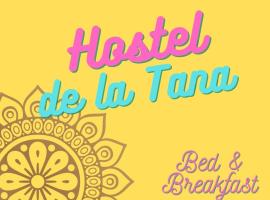 Hostel De La Tana, hotelli kohteessa San Rafael lähellä maamerkkiä Hipolito Yrigoyen park