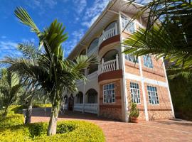 Hotel Villa Isabella Esperanza de Tinjacá Boyacá, готель з парковкою у місті Tinjacá