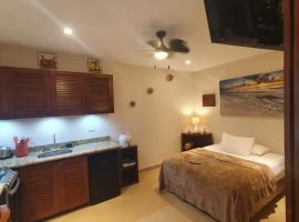 Coralito Malecon Luxury Studio, apartment in Isla Mujeres