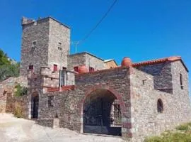 Παραδοσιακός Μανιάτικος Πύργος- Ξενώνας Ελένη