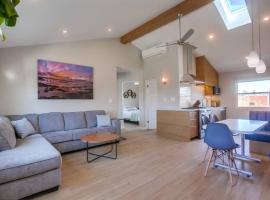 Ocean Beach Retreat 2BR Newly Remodeled, 2 Blocks to Sand and Shops, hotel near Sunset Cliffs, San Diego