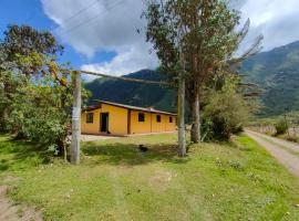Pululahua Magia y Encanto, cabin in Quito