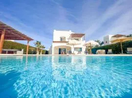 Luxury 4 bedroom villa with a heated pool