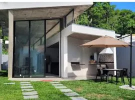Casa em Barequeçaba recém construída Alto Padrão