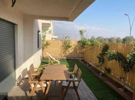 Garden North With built in BBQ, hotell i Qiryat Shemona