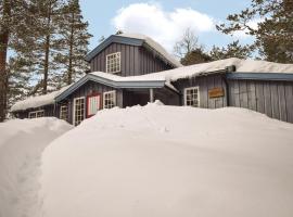 5 Bedroom Stunning Home In Noresund, hotel a Noresund