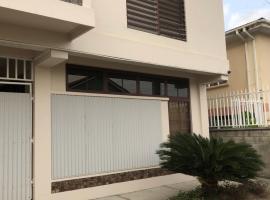 NMG Comforts, apartment in Roseau