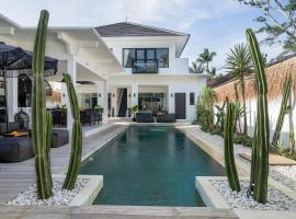 Villa Laut, Sumptuous 4BR Luxury Villa within Walking Distance to Seseh Beach, hotel v destinaci Canggu