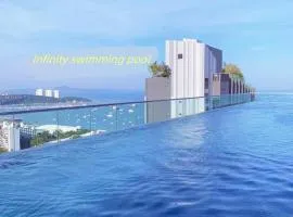 Infinity pool one bedroom apartment