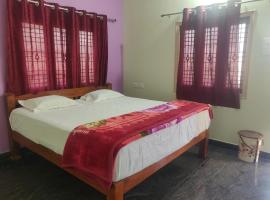 Harsha Home Stay, quarto em acomodação popular em Hospet