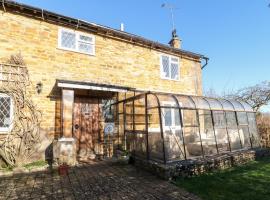 Stone Wheel Cottage, hotel with parking in Hook Norton