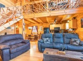 Moonshine Ridge Cabin with Hot Tub and Fire Pit