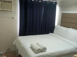 NICE CORNER AYALA 1 bedroom condo at heart of DAVAO CITY with hi speed wi fi internet, golfový hotel v destinaci Davao
