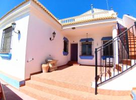 El Mirador de Pablo, casa con patio privado, vacation home in Alomartes
