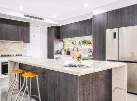 Spacious 4BR Villa with Office l Modern & Convenient – hotel w pobliżu miejsca Przystań Lugarno w mieście Sydney