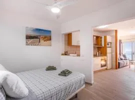 Spacious studio next to the sea with stunning views