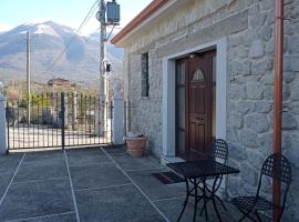 Lovely 1-Bed Apartment in Gallinaro, hotel u gradu 'Gallinaro'