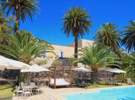 Detached Villa with Garden, Heated and Private Pool, Sea View, Parking Free, hotel in Tijoco de Abajo
